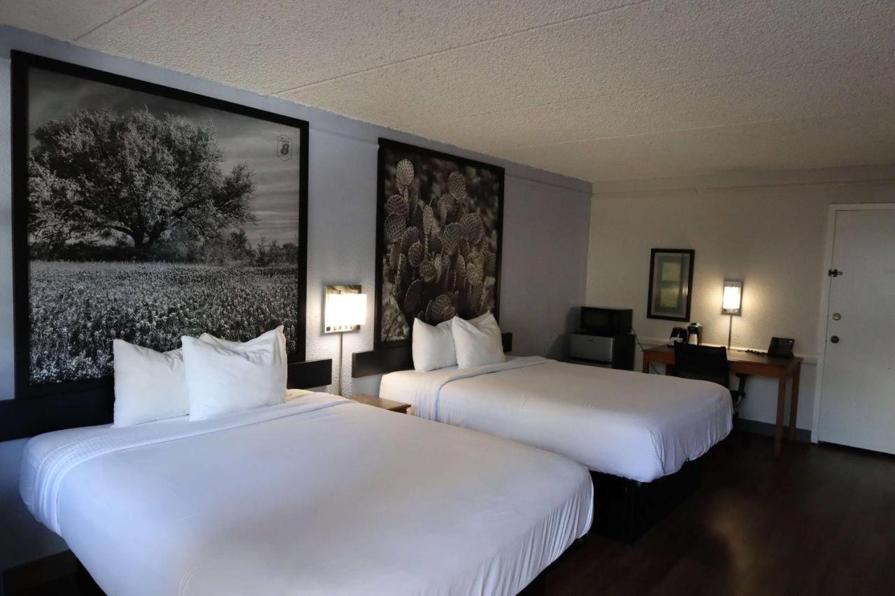 Super 8 By Wyndham Austin South I-35 Hotel Kültér fotó