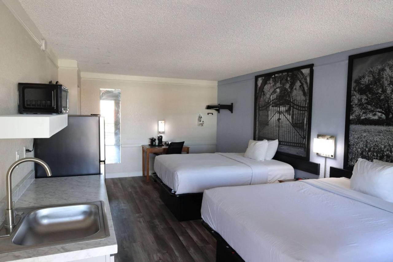 Super 8 By Wyndham Austin South I-35 Hotel Kültér fotó