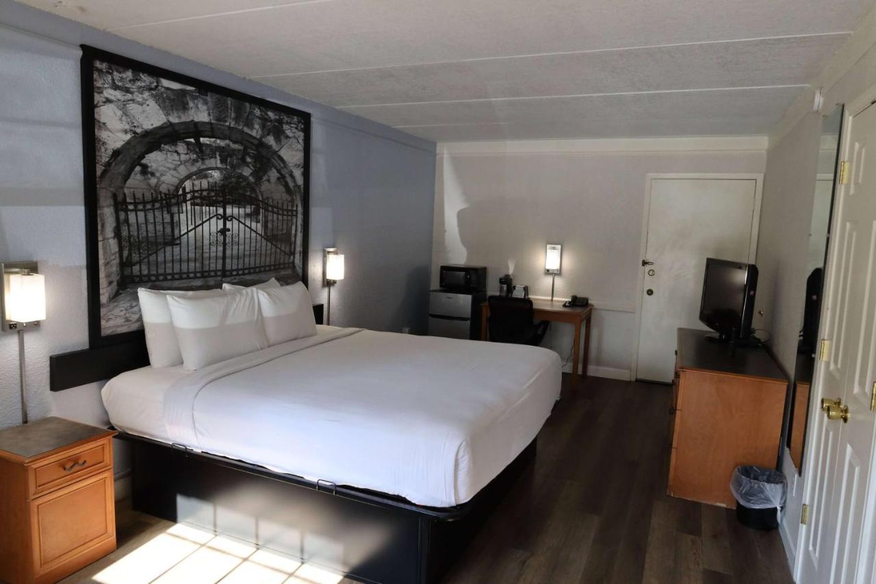 Super 8 By Wyndham Austin South I-35 Hotel Kültér fotó